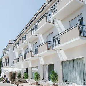 Laura Hotel